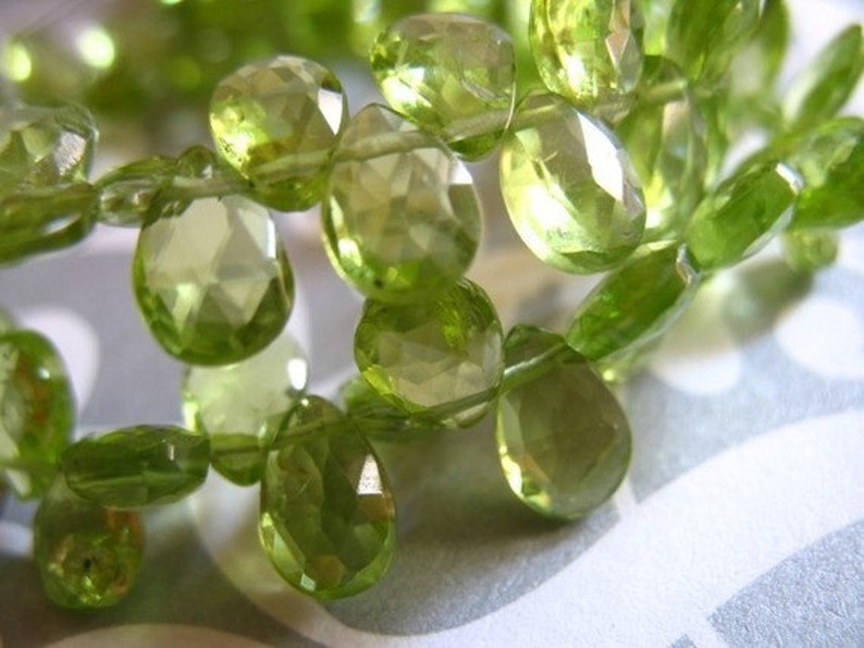 2-10 pcs, PERIDOT Pear Briolettes, 7-8 mm, Luxe AAA, Grand-mère Apple Green, facettée, August birthstone wholesale gem beads 78 image 1