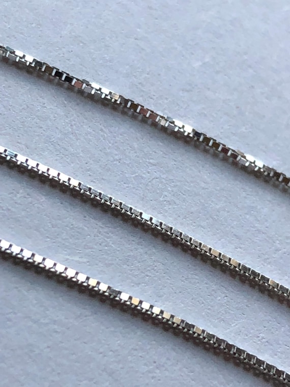 スターリングシルバーボックスチェーン：0.65 mm プチデインティ