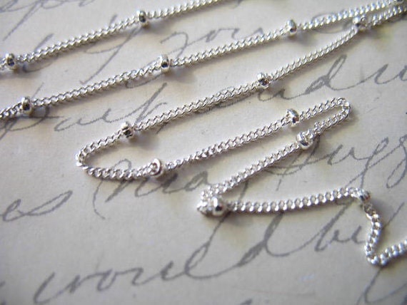 Collana con catena satellitare in argento sterling da 16 pollici, 1 mm con sfere da 1,9 mm - Italia Collana con catena satellitare in argento sterling da 16 pollici, 1 mm con sfere da 1,9 mm - Italia