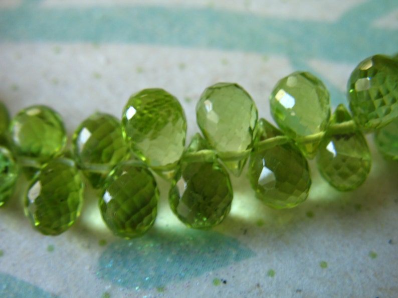 2-10 pcs, PERIDOT Pear Briolettes, 7-8 mm, Luxe AAA, Grand-mère Apple Green, facettée, August birthstone wholesale gem beads 78 image 4