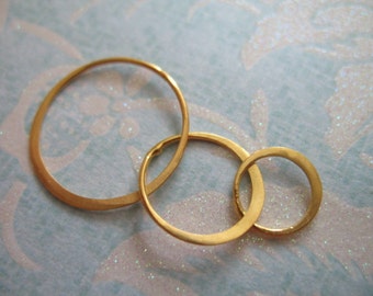 Gold Circle Links Connectors Charms / 2 -100 pcs / 24k Gold Vermeil / TRIPLE Infinity Circles, Three Circles / 34x17 mm / Artisan art only