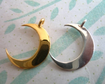 Ciondolo grande a forma di mezzaluna: argento sterling o vermeil dorato (18 x 16 mm)