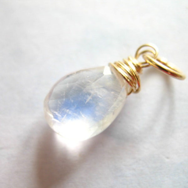 MOONSTONE Pendant Charm Ajouter une goutte Dangle / Sterling Argent ou Gold Fill / Poire, 18-22 mm, juin mariées de pierre de naissance cadeau de mariée gemdone gd2