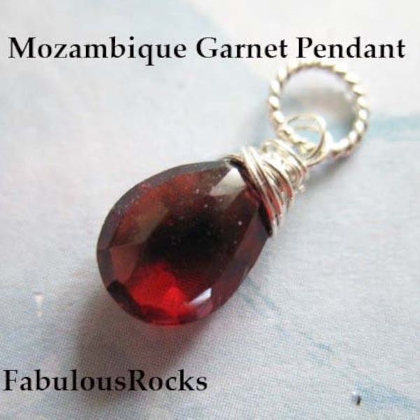 GARNET Pendant Charme, Petite poire Ajouter une goutte de balancement / Janvier Birthstone Bijoux pour ami maman maman demoiselles d’honneur Grandma Friend Gift gd12