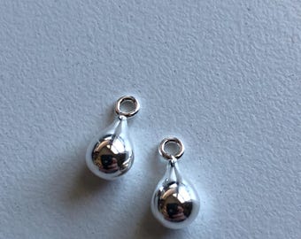 Pingentes pequenos em forma de gota, em prata de lei (11 x 5 mm)