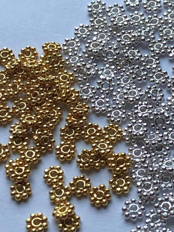 75 Perles Espaceur Fleur Marguerite 8mm – Argenté (Plaqué Argent, Laiton Cuivre)