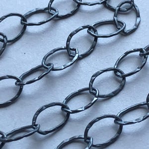 Geoxideerde sterlingzilveren ketting aan de voet, gehamerde ovale schakel (8 x 5,5 mm)