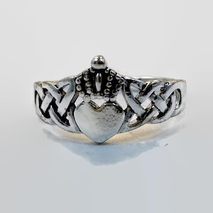 Vintage Sterling Silver Claddagh Ring: Celtic Knot Irish Jewelry, Size 7.5