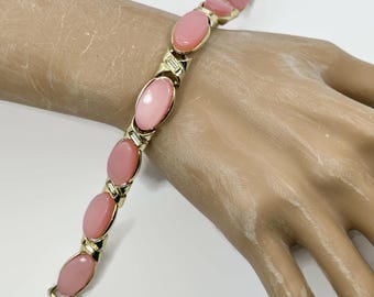Pulsera vintage de lucita Moonglow: termoendurecedor rosa, tono dorado, años 50 MCM
