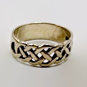Celtic Knot Ring, Sterling Silver, Size 5, Celtic Band, Vintage Ring, Irish Jewelry, Pinky, Toe Ring