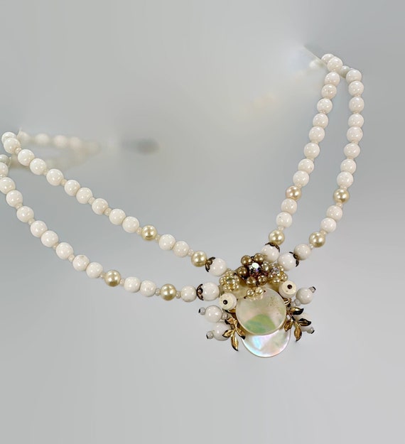 GLASS BEAD NECKLACE W/MOP STAR & PEARLS OFF WHITE GLASS BEAD NECKLACE W/MOP STAR & PEARLS OFF WHITE