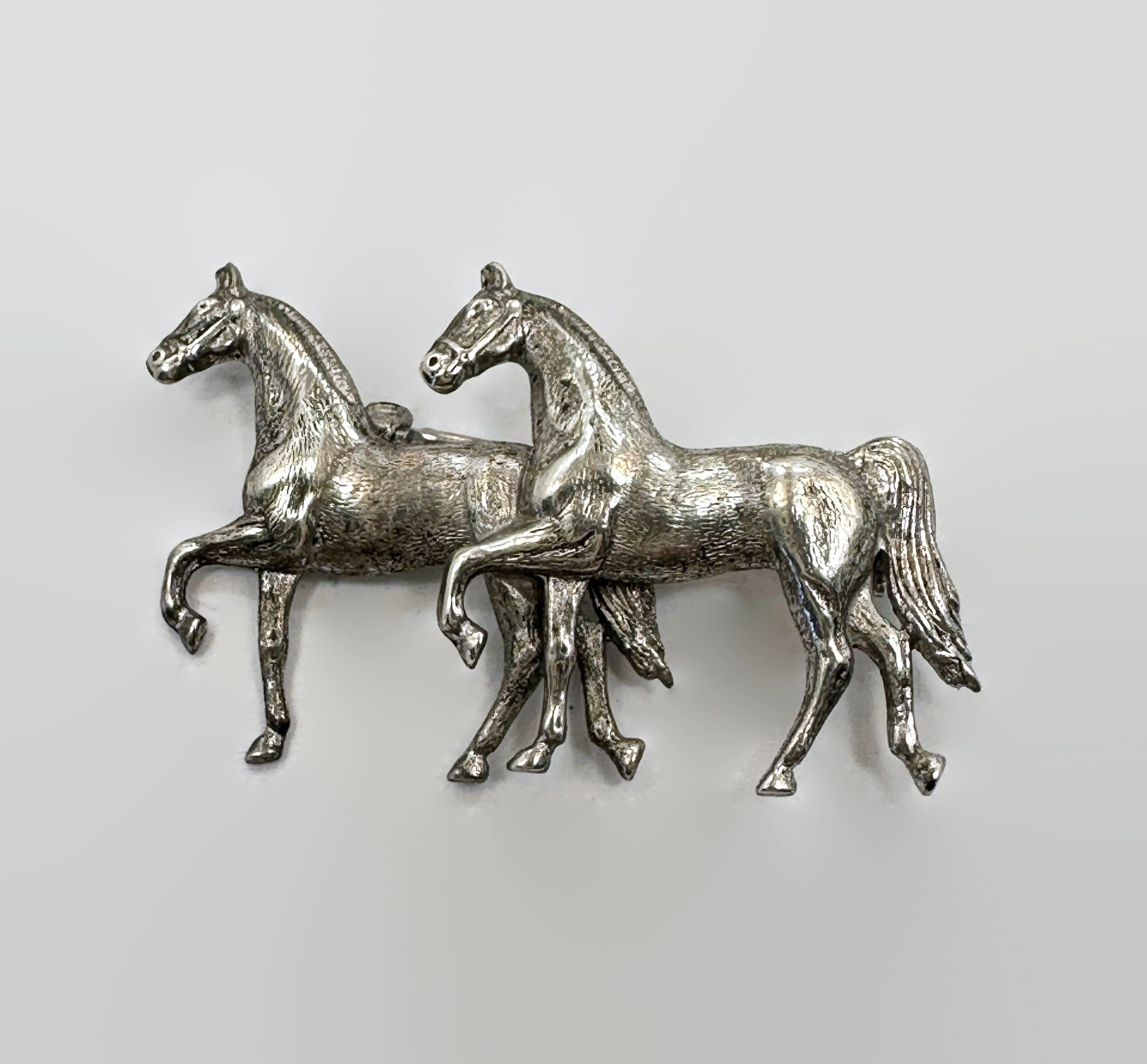 Vintage Sterling Silver Horse Brooch: Detailed Equestrian