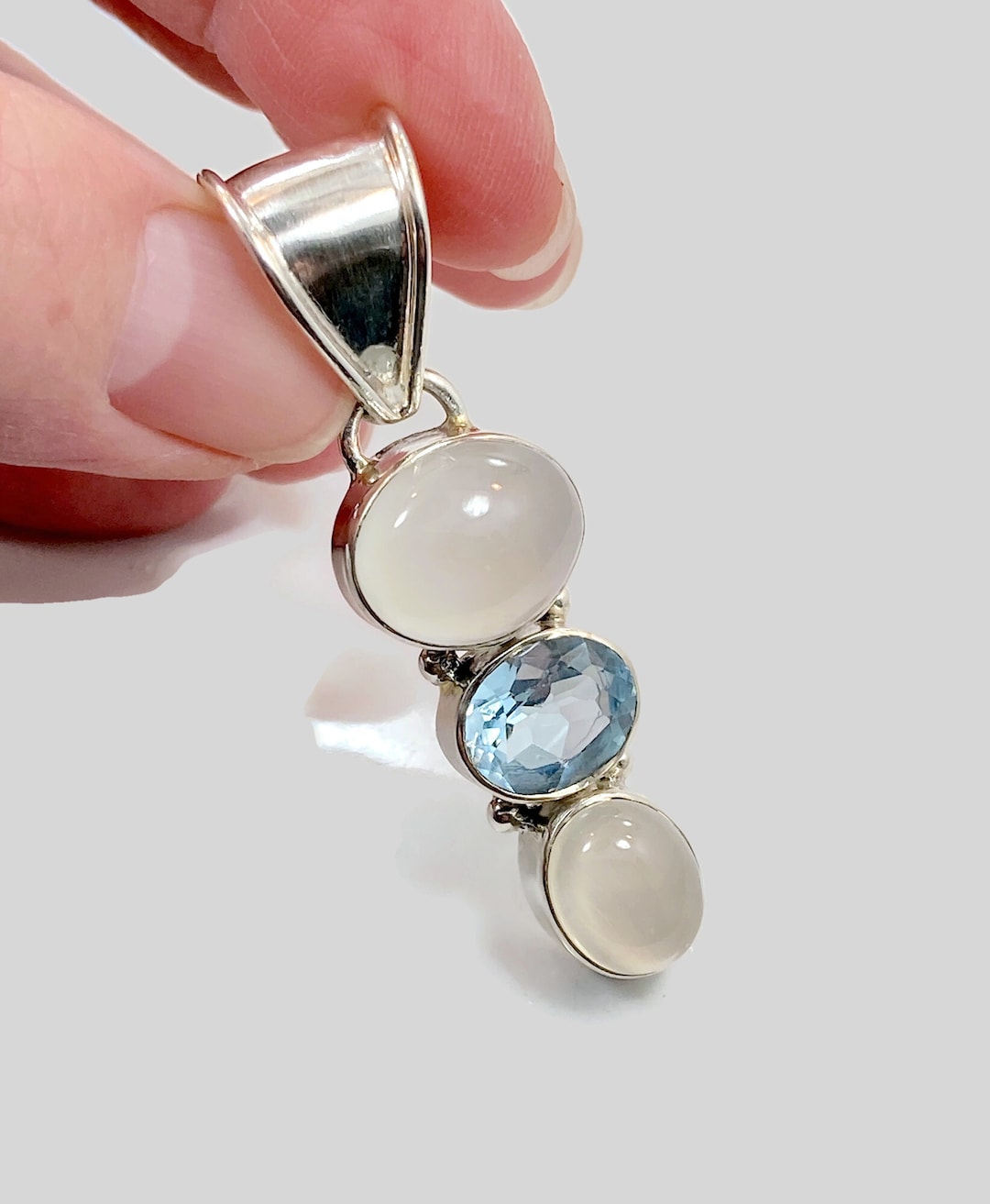 Pendentif en pierre de lune arc-en-ciel avec pendentif Galaxy