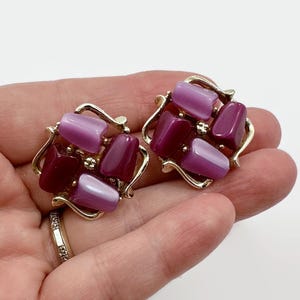 Ohrringe Lila, Thermoset, Vintage, goldfarben, 50er, Mid Century, Lucite, Lavendel, Kunststoff, 60s, Clips, Kitschy, MCM