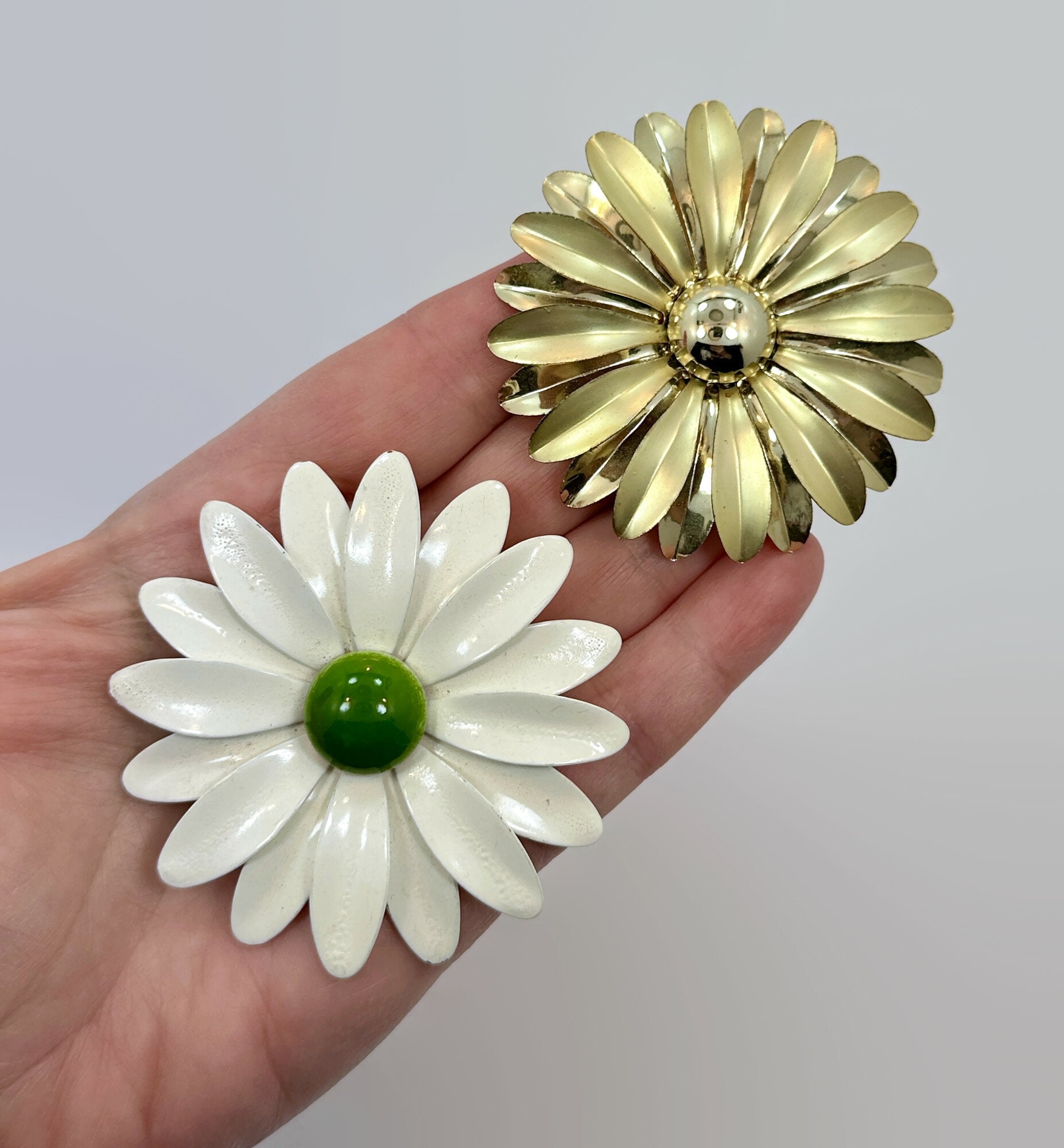 大特価 2, of Pair Brooch, Flower Enameled, Metal Pin, Vintage アンティーク雑貨