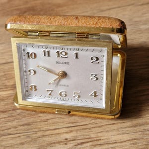 Réveil de voyage vintage chinois à quartz | €22