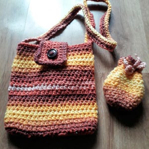 Handgefertigte gehäkelte Oma-Schultertasche in Gelb, Orange, Burgunderrot, passende umweltfreundliche Tasche