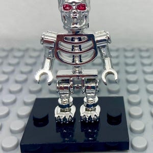 Chrome Skull Terminator minifigure