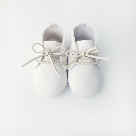 Opsplitsen Vijftig Motivatie Klassieke witte baby wieg schoenen baby jongen doopschoenen - Etsy Nederland