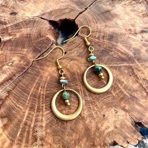 Azura Ohrringe: Boho Messing, Türkis Anhänger - natürliche Eleganz, handgemachter Boho Schmuck, perfect cadeau, Edelstahl
