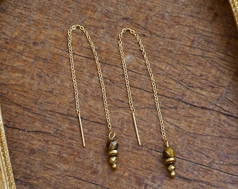 Tigerauge Kettenohrringe – Vergoldete Durchziehohrringe/Fadenohrringe aus Edelstahl – Feiner Schmuck, Geschenkidee, Elegant, Boho, Edelstein