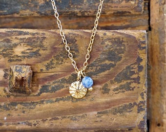 Serene Kette – Feine Edelstahlkette mit Sodalith, Zarter Anhänger, Minimalistische Boho Halskette, Perfektes Geschenk