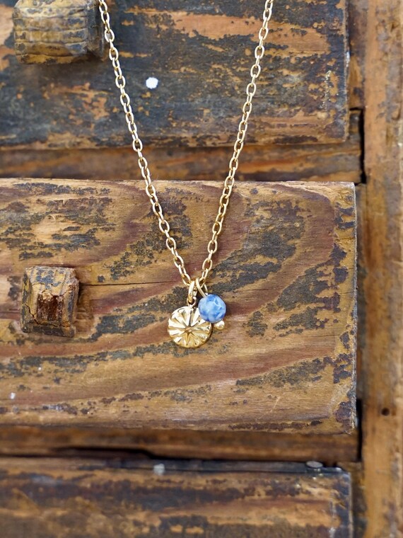 Serene Kette – Feine Edelstahlkette mit Sodalith, Zarter Anhänger, Minimalistische Boho Halskette, Perfektes Geschenk