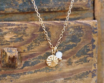 Elegante goldene Kette mit Edelstahl Stern Anhänger und Mondstein – Filigraner Schmuck für Alltag und besondere Anlässe, Geschenk für Sie