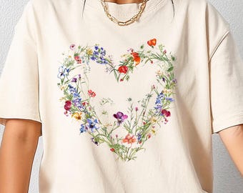 Camiseta con corazón de flores, camiseta con estampado floral estético, sudadera con corazón floral, camiseta con flores estilo cottagecore, regalo de flores silvestres para jardineros.