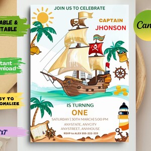 Puede incluir: Una invitación imprimible para una fiesta de primer cumpleaños con temática de piratas. La invitación presenta un barco pirata de dibujos animados navegando en un mar azul con palmeras y un faro. El texto de la invitación dice "Únete a nosotros para celebrar el primer cumpleaños del Capitán Jhonson. Sábado | 30 de marzo | 17:00. Anystate, Anycity. Anystreet, Anyhouse. RSVP a Alex 555-222-333."