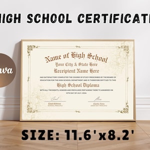 Könnte beinhalten: Eine druckbare Vorlage für ein High-School-Diplom mit Vintage-Design. Das Zertifikat ist in einem braunen Rahmen gerahmt und hat einen weißen Hintergrund mit goldenen Akzenten. Der Text auf dem Zertifikat lautet "High School Certificate", "Name of High School", "Your City & State Here", "Recipient Name Here", "High School Diploma" und "12th Day of July, 2004". Das Zertifikat ist 29,5 cm x 20,8 cm groß.
