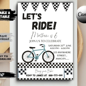 Puede incluir: Una invitación blanca con texto negro que dice "Let's Ride!" y "Join us to celebrate". Presenta un gráfico de bicicleta azul claro y detalles de banderas a cuadros. La invitación es para una fiesta de cumpleaños.