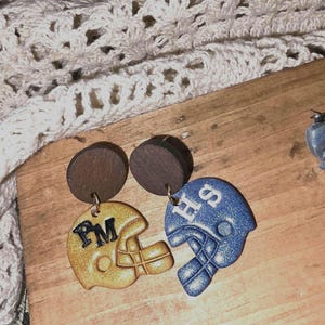 Varios pendientes deportivos de polímero, pendientes de botón a 12,00