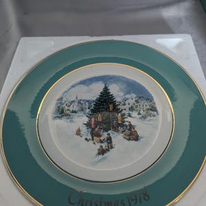 Avon Christmas Plate 1978 Trimming The Tree