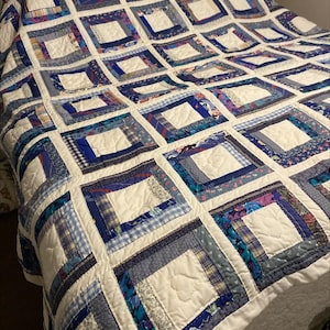 Vintage but EUC Handmade Log Cabin Patchwork Quilt. Full Size, shades of blue, with detailed hand quilting
