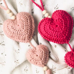 Valentine Herz Amigurumi Häkelanleitung, schönes Herz häkeln, Herz Schlüsselanhänger häkeln, Crochethearts, PDF Häkelanleitung zum Downloaden