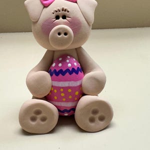 Pig holding a Easter egg