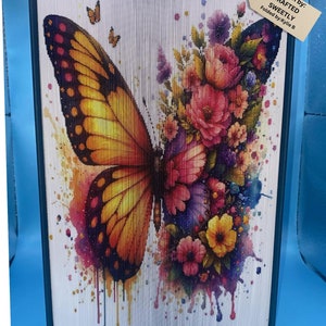 Bordo anteriore Fotolibro artistico - Modello con striscia di foto - Farfalla e fiori (metà e metà)