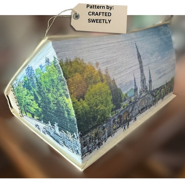 Fore Edge Panoramic Foto Book Art - Photo Strip Book Pattern - Basilica de Notre Dame's Lourdes - Scenic, France