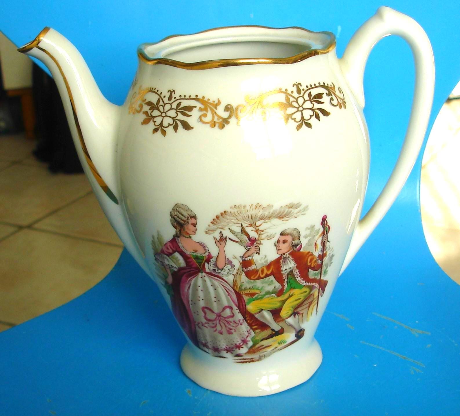 Pichet Vintage Berry L. Lourioux – Porcelaine Blanche – Années 70 – Pop Art