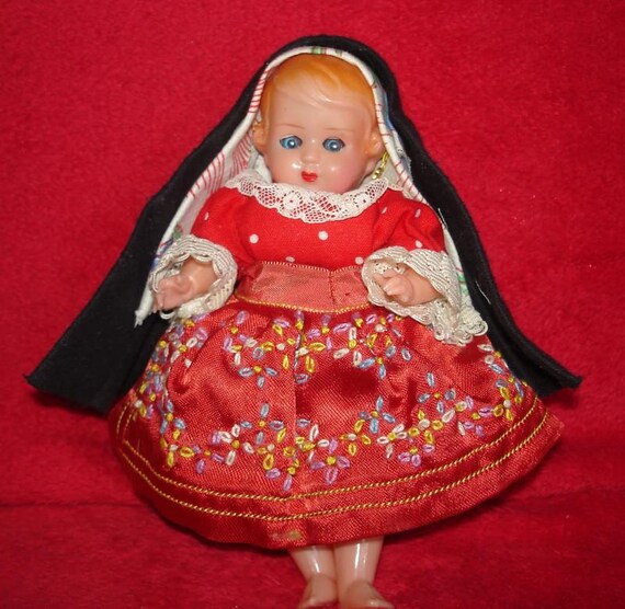jolie robe poupée ancienne ou vintage
