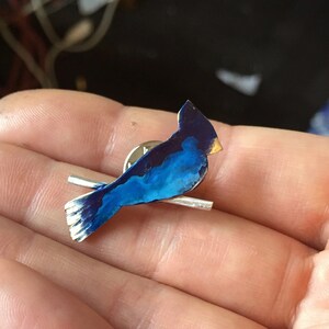 Sm blue jay pin, blue jay tie tack, blue jay hat pin, blue jay gift, blue jay lapel pin, bluejay pin, blue feather, blue bird pin, jay pin