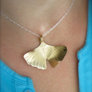 Ginkgo necklace, ginkgo pendant, ginkgo jewelry, nature lover jewelry, ginkgo leaf, bronze ginkgo, symbol of peace, fertility jewelry, leaf