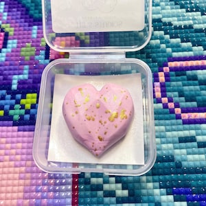 ThesStudios Scented Diamond Painting Putty Pink Chocolate Heart. Wt 8-9g. Scent: Bubble Gum