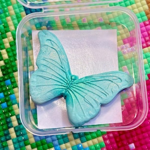 ThesStudios Scented Diamond Painting Putty Green XL Butterfly. Wt 9g. Scent: Passion Fruit