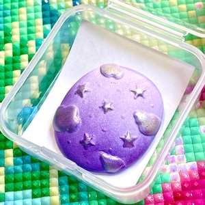 ThesStudios Scented Diamond Painting Putty Purple Easter Egg. Wt 8-9g. Scent: Grapes