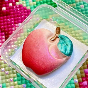 ThesStudios Scented Diamond Painting Putty Apple. Wt 9-10g. Scent: Apple