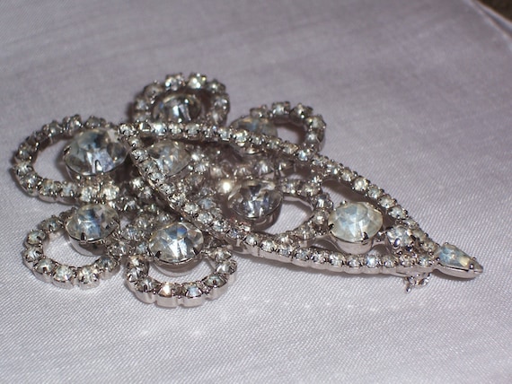 Large Vintage Rhinestone Brooch or pin - image 1