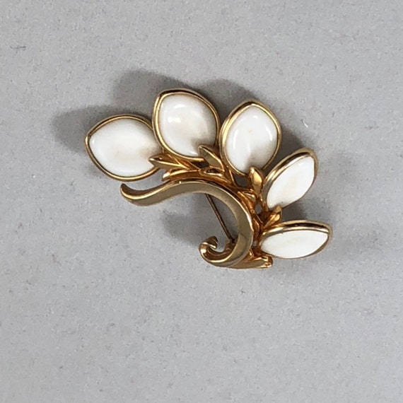 Vintage Gold and White Glass Stones Brooch or Pin… - image 3