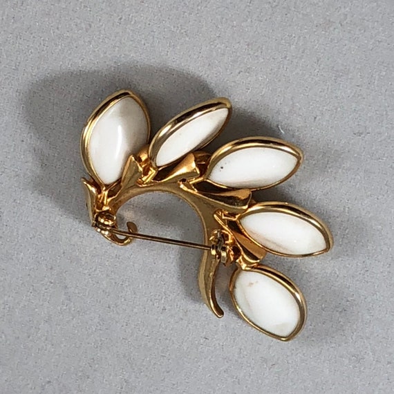 Vintage Gold and White Glass Stones Brooch or Pin… - image 5